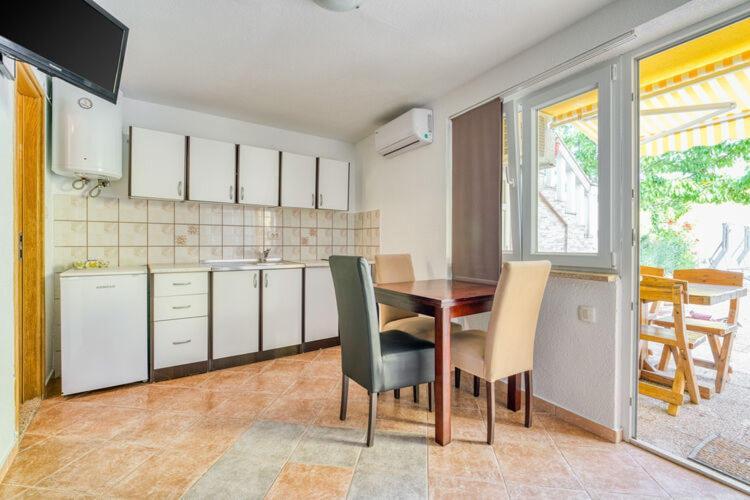 Apartments Nika With Swimming Pool And Beautiful Sea View Dobreć 외부 사진