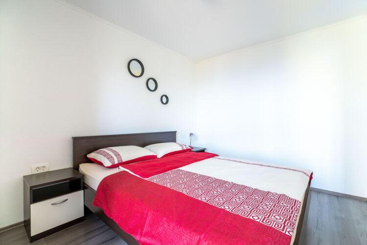 Apartments Nika With Swimming Pool And Beautiful Sea View Dobreć 외부 사진